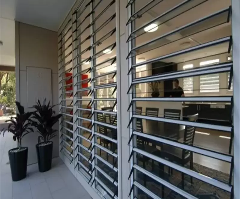Domal Aluminium Louvered Window